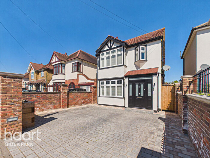 3 Bedroom Detached House For Sale In Heath Park Road, Gidea Park, RM2