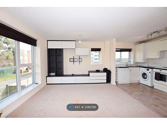 2 Bedroom Flat To Rent In Ashton Old Road, Manchester, M11
