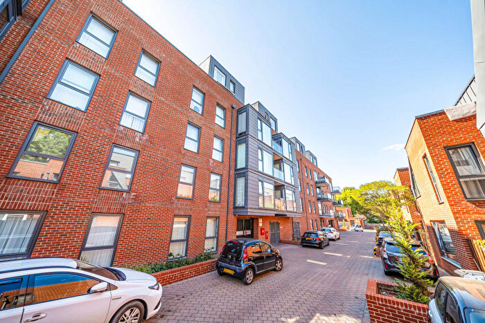 2 Bedroom Flat To Rent In Zenith Close, Hendon, London, NW9