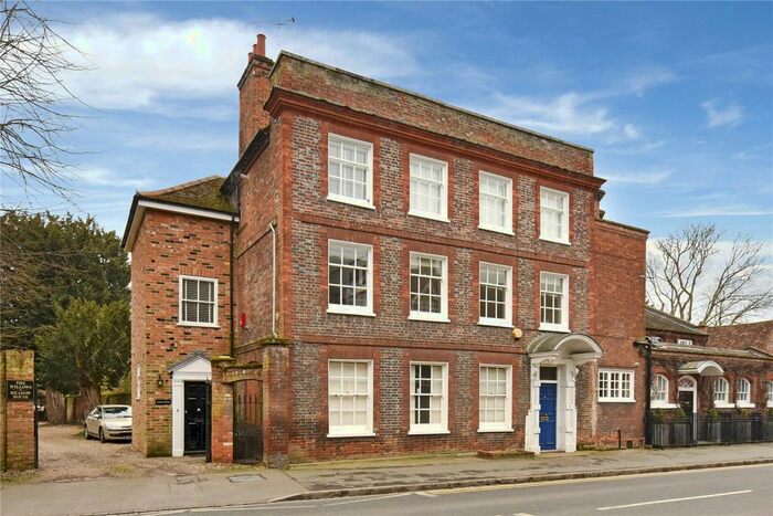 2 Bedroom Flat To Rent In West Street, Marlow, Buckinghamshire, SL7