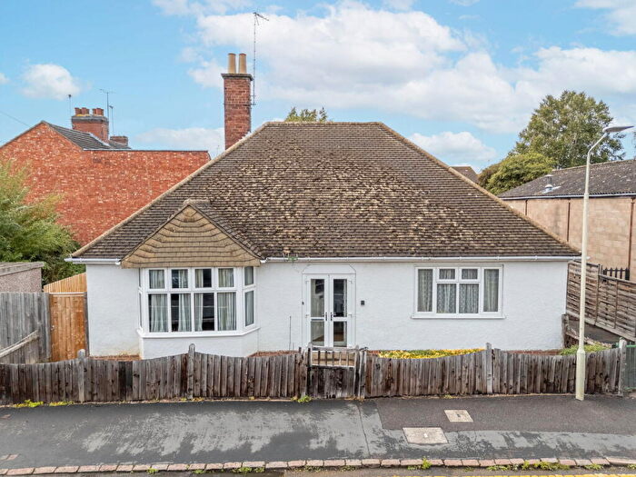 2 Bedroom Detached Bungalow For Sale In Albert Road, Market Harborough, LE16