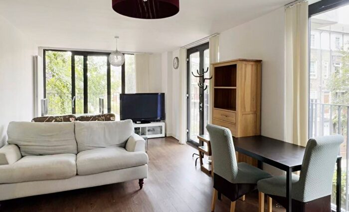 2 Bedroom Flat To Rent In Albatross Way, London, SE16