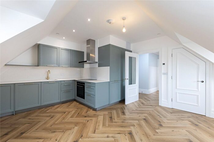 1 Bedroom Flat To Rent In Fairmile Lane, Cobham, KT11