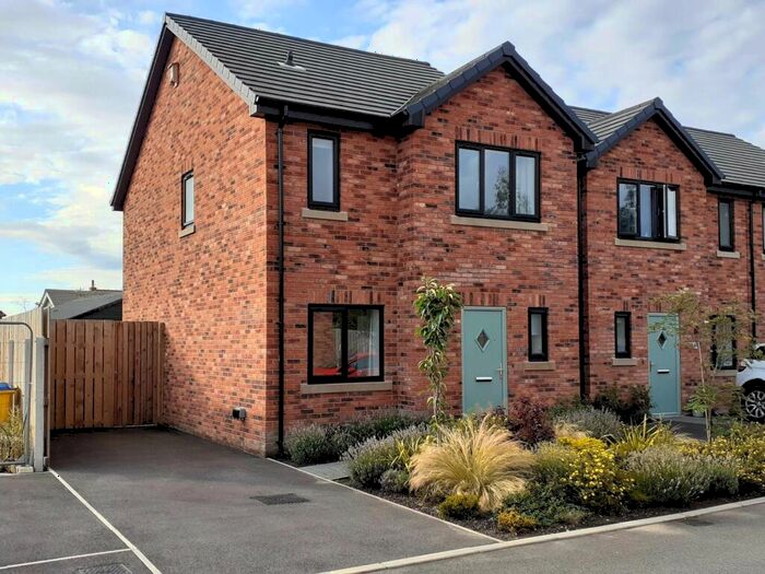 3 Bedroom Semi-Detached House To Rent In The Gravel, Mere Brow, PR4