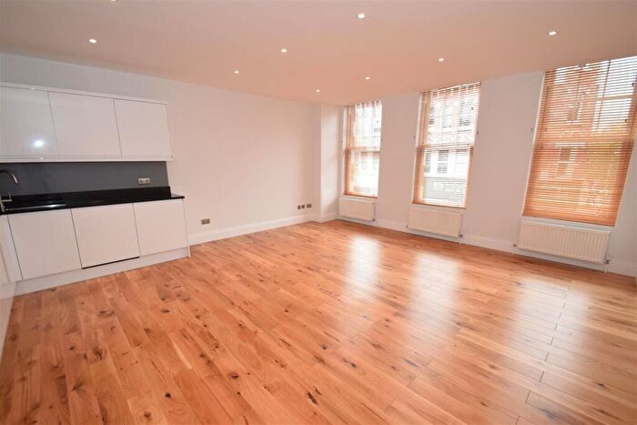 1 Bedroom Flat To Rent In Barnard Mews Battersea London, SW11
