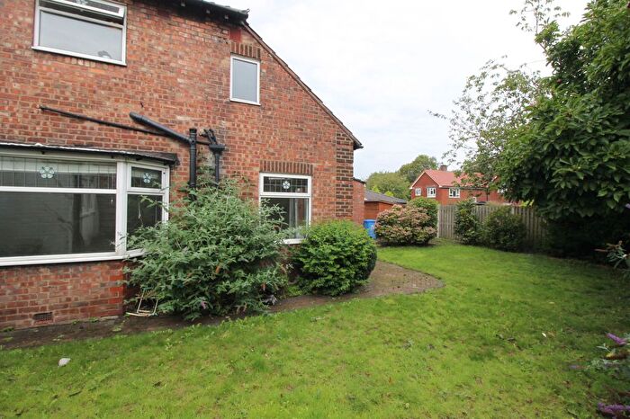 4 Bedroom Maisonette To Rent In Seamons Road, Altrincham, WA14