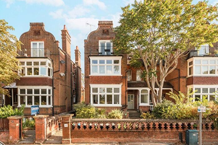 1 Bedroom Flat For Sale In Cadogan Road, Surbiton, KT6