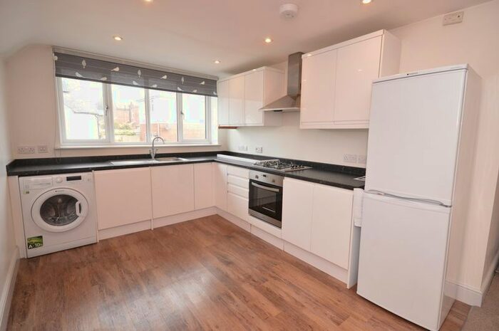 2 Bedroom Flat To Rent In Haste Hill Top, Haste Hill, Haslemere, GU27