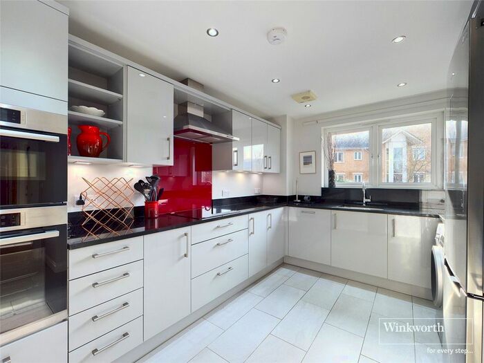 2 Bedroom Flat To Rent In Blakes Quay, Gas Works Road, Reading, Berkshire, RG1