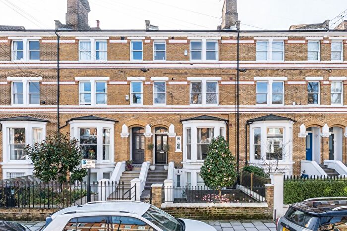 1 Bedroom Flat To Rent In Lillieshall Road, London, SW4