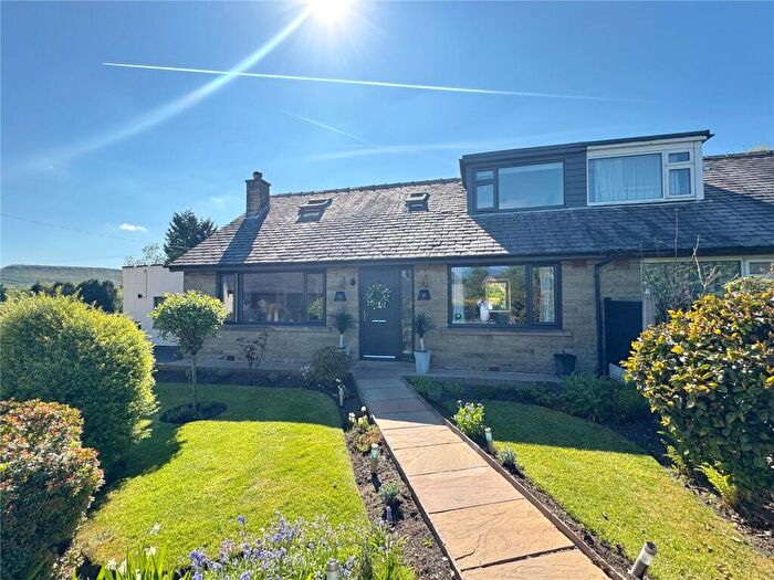 4 Bedroom Semi-Detached House For Sale In Musbury View, Haslingden, Rossendale, BB4