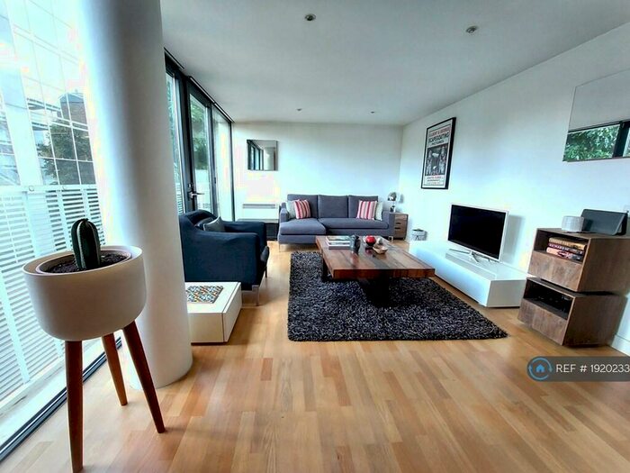 2 Bedroom Flat To Rent In Hester Road, London, SW11