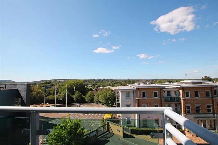 2 Bedroom Flat For Sale In Highbury Drive, Leatherhead, KT22