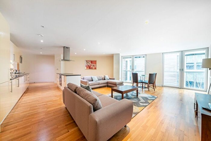 2 Bedroom Flat To Rent In Quadrant Walk, Canary Wharf, E14