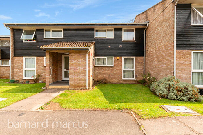 2 Bedroom Flat To Rent In Hove Gardens, Sutton, SM1