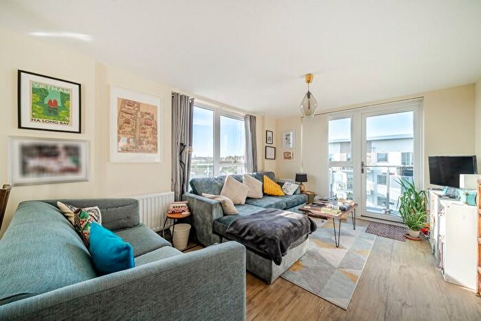 2 Bedroom Flat For Sale In Goldcrest House, Maidenhead, Berkshire, SL6