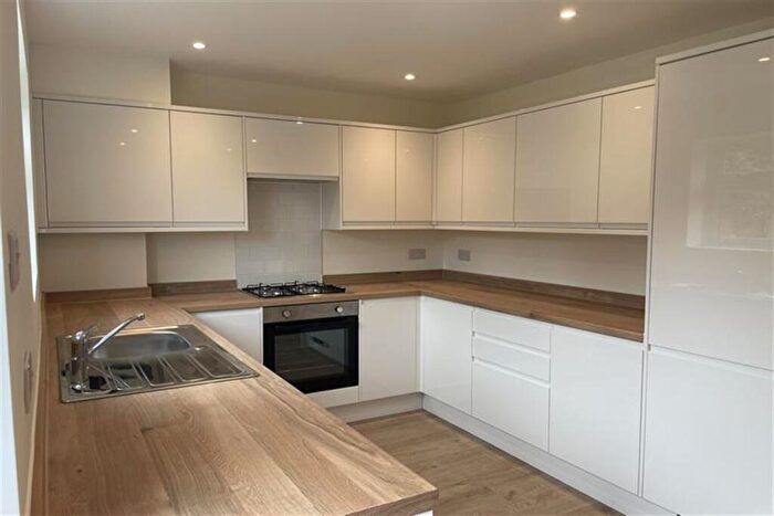 3 Bedroom Semi Detached House To Rent In East Ferry Road, E14