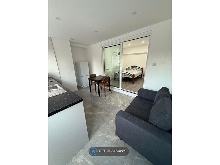 1 Bedroom Flat To Rent In Lampton Road, Hounslow, TW3