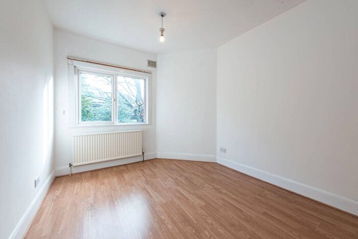 2 Bedroom Flat To Rent In Birley Road, Whetstone, London, N20