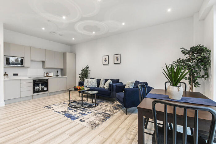 2 Bedroom Flat For Sale In Flat Alice Court High Street, Edgware, HA8