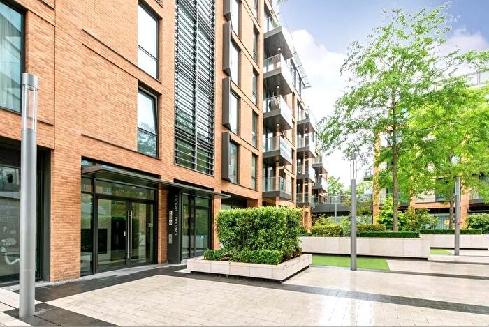 2 Bedroom Flat To Rent In Plaza Gardens, Putney, SW15