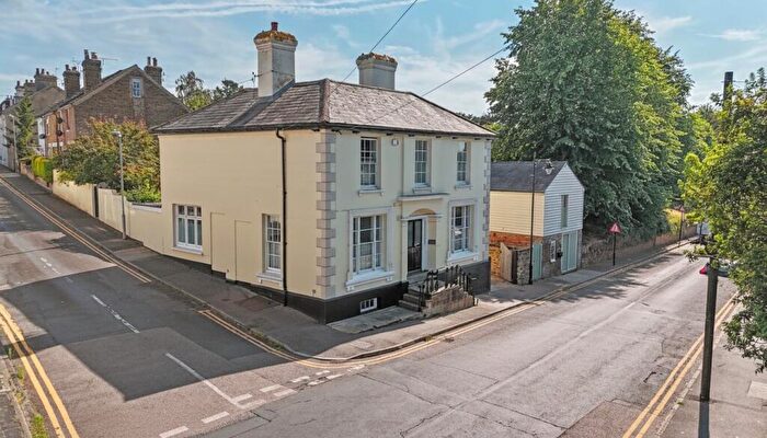 4 Bedroom Detached House For Sale In South Road, Faversham, Kent, ME13