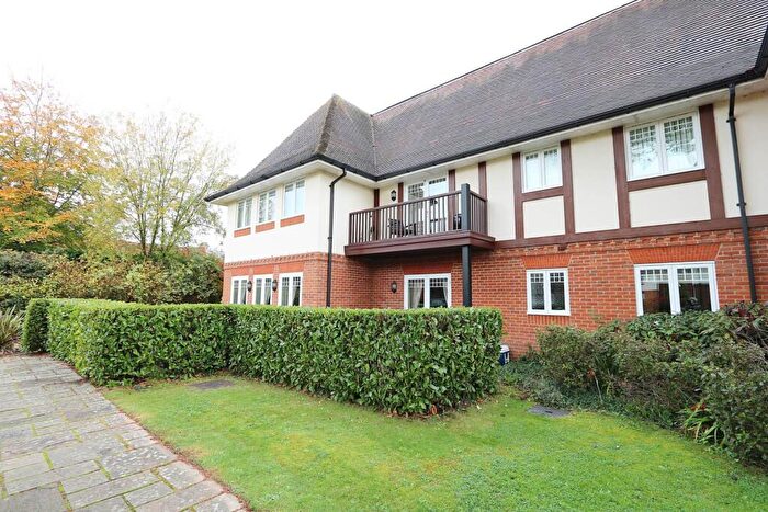 3 Bedroom Apartment To Rent In Tidmarsh, Berkshire, RG8
