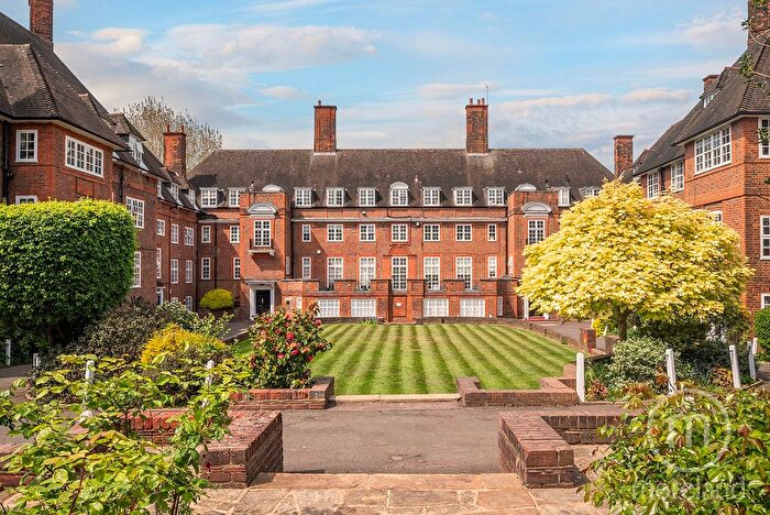 3 Bedroom Flat For Sale In Heathcroft, Hampstead Way, NW11
