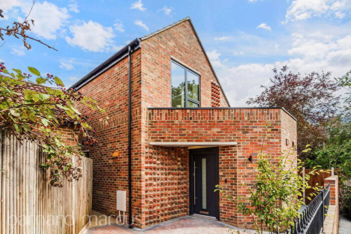 2 Bedroom House To Rent In Warwick Grove, Surbiton, KT5