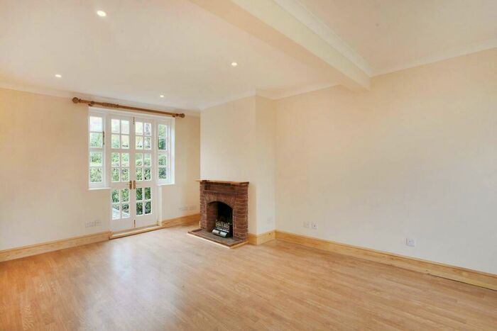 3 Bedroom Cottage To Rent In Asmuns Place, Hampstead Garden Suburb, London, NW11