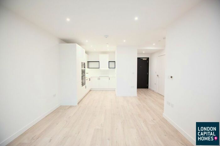 1 Bedroom Flat To Rent In Rm/Flat Willowbrook House, London, N4