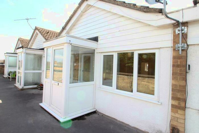 2 Bedroom Flat To Rent In Grangeway, Rushden, NN10