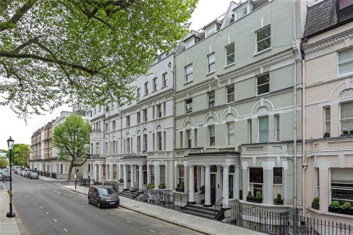 2 Bedroom Flat For Sale In Elm Park Road, Chelsea, SW3