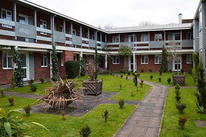 1 Bedroom Apartment To Rent In Bedroom Apartment St Floor In Guildford, GU1