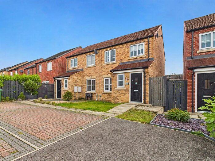 3 Bedroom Semi-Detached House For Sale In Haddon Close, Elloughton, HU15