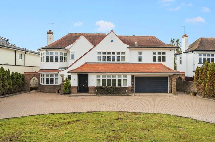7 Bedroom Detached House For Sale In Great North Road, Brookmans Park, Hatfield, AL9