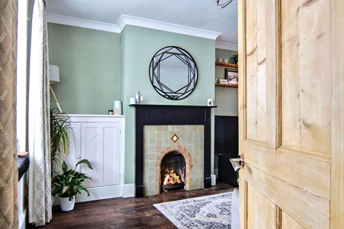 2 Bedroom Terraced House For Sale In Clinton Lane, Kenilworth, CV8