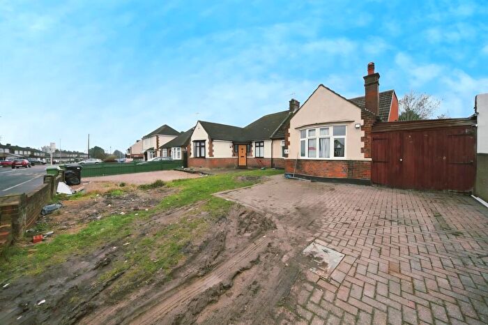 6 Bedroom Bungalow For Sale In Hitchin Road, Luton, LU2