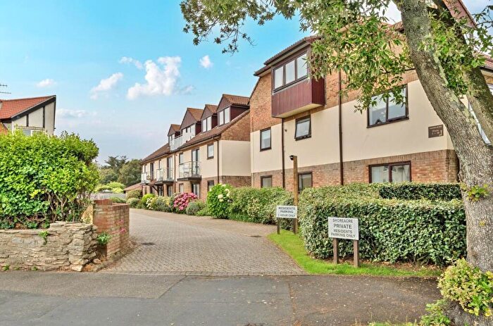 3 Bedroom Apartment For Sale In Marine Drive East, Barton On Sea, New Milton, BH25