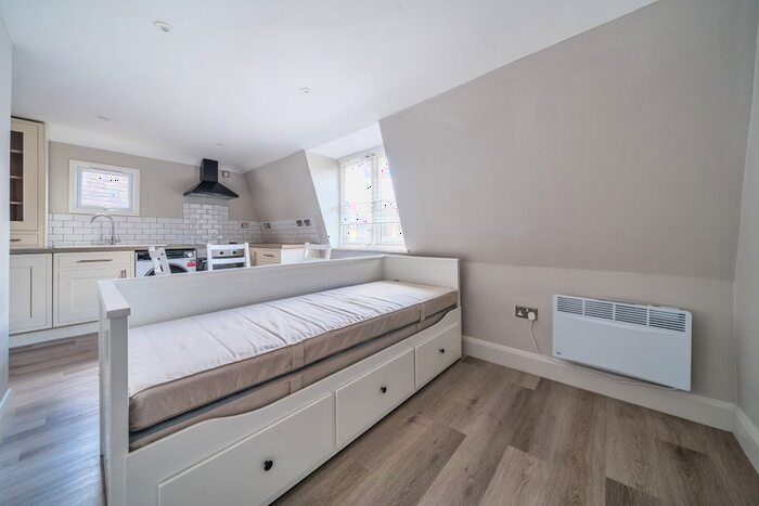 1 Bedroom Flat To Rent In High Street, Windsor, SL4