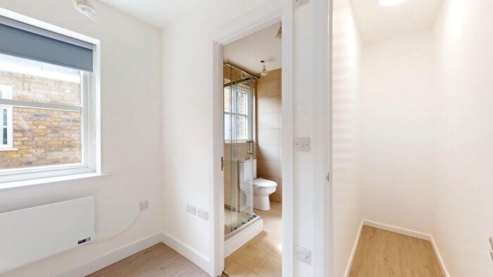 2 Bedroom Flat To Rent In Church Street, Enfield, Greater London, EN2