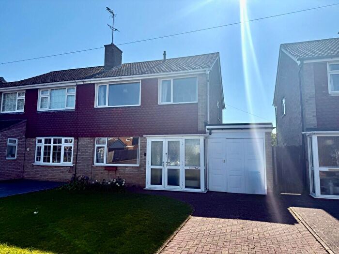 3 Bedroom Semi Detached House For Sale In Adlington Road, Oadby, Leicester, LE2