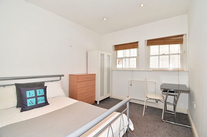 3 Bedroom Flat To Rent In Church Street, Falmouth, TR11