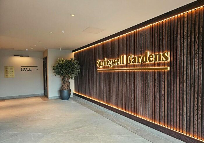 2 Bedroom Flat To Rent In Springwell Gardens, Leeds, LS12