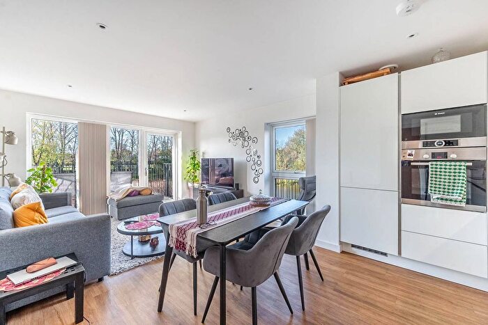 3 Bedroom Flat To Rent In Howard Road, Stanmore, HA7