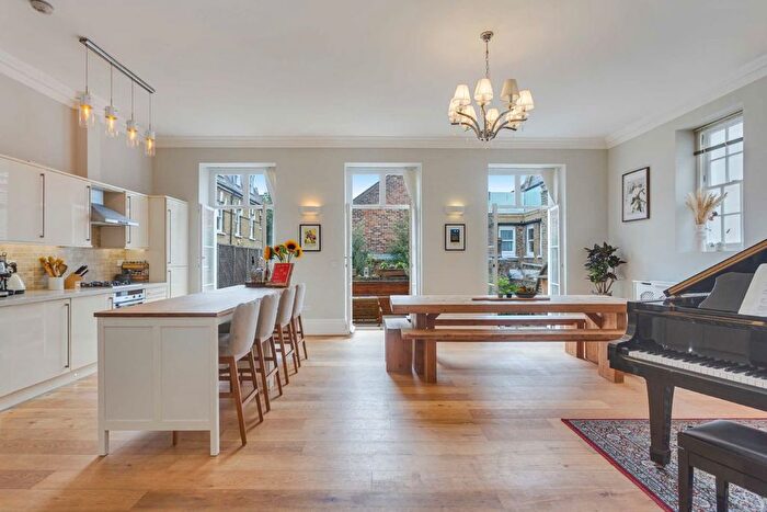 3 Bedroom Flat For Sale In Clapham High Street, Clapham, SW4