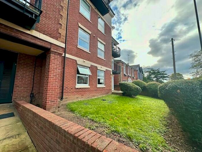 2 Bedroom Flat To Rent In Hill Lane, Southampton, SO15