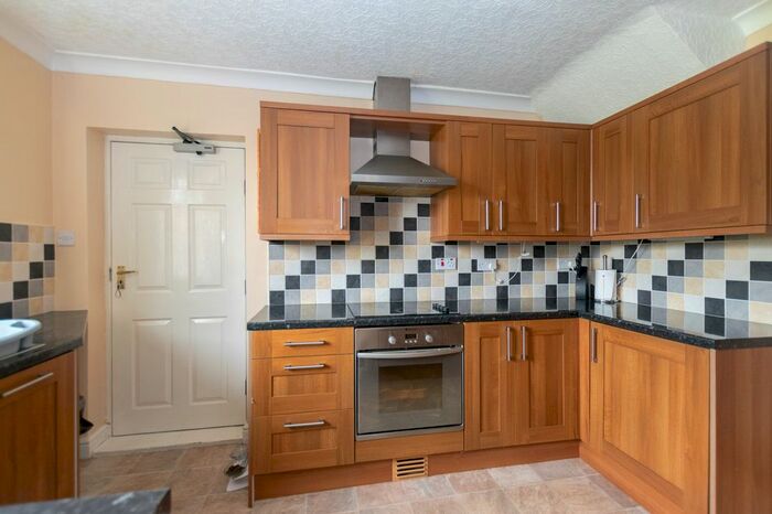 3 Bedroom Semi-Detached House For Sale In Wavell Street, Selby, YO8
