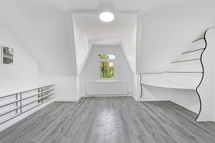 Studio To Rent In Heathfield Road, Croydon, CR0