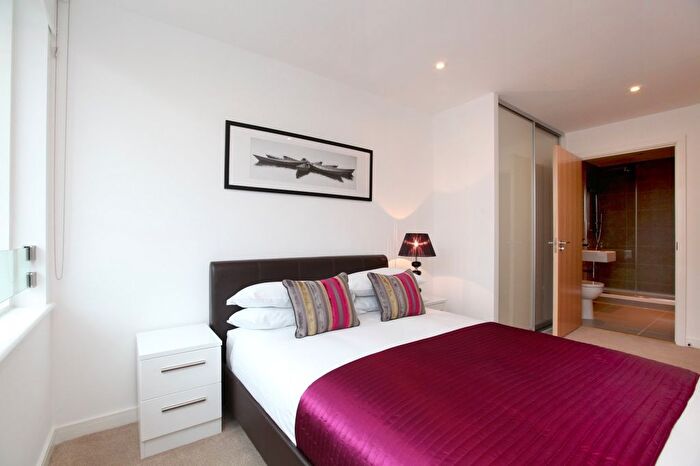 2 Bedroom Flat To Rent In Caspian Wharf, Seven Sea Gardens, Bow, London, E3